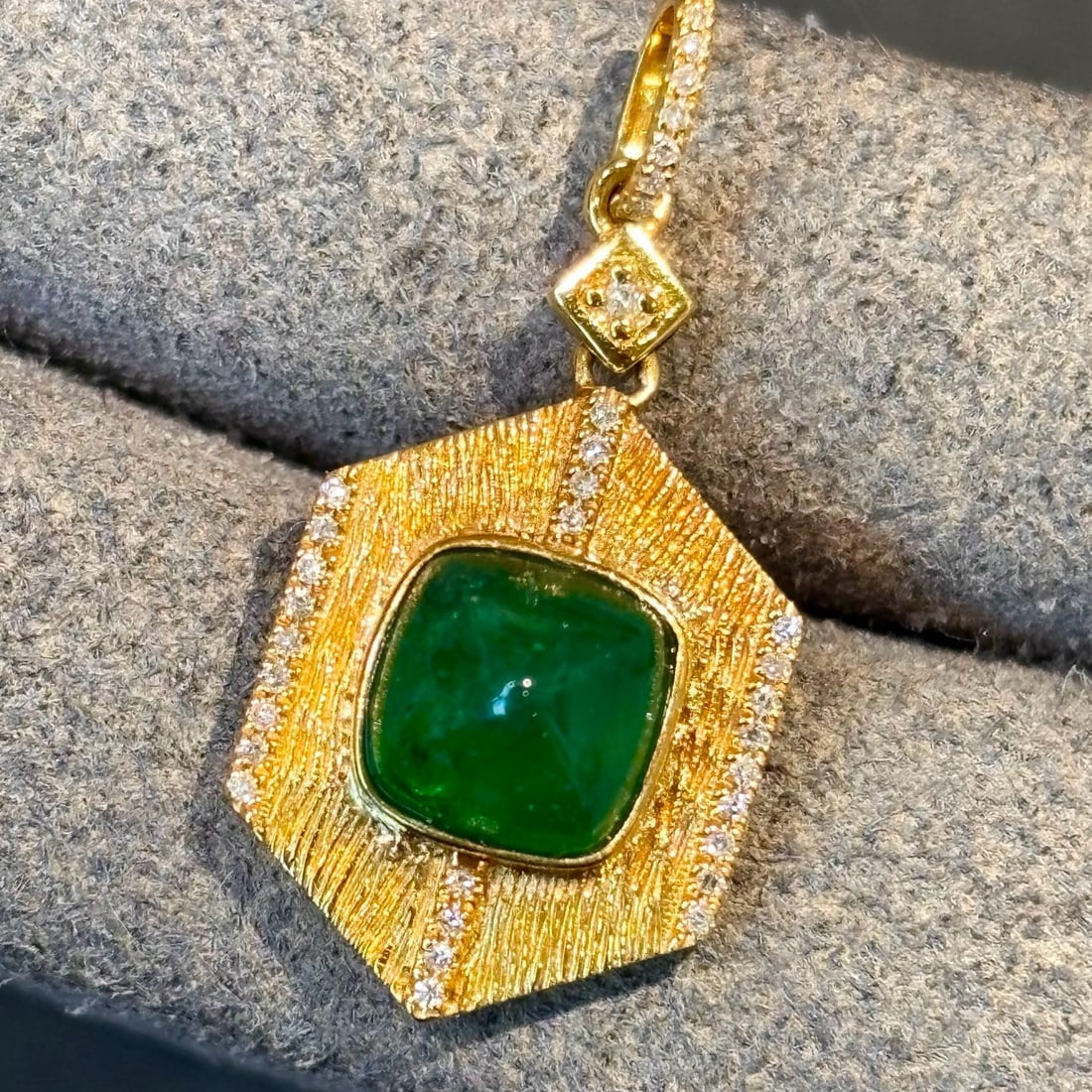14k Gold 1.2 Ct Vivid Green Natural Emerald & Diamond Pendant( Without Chain ) - 6