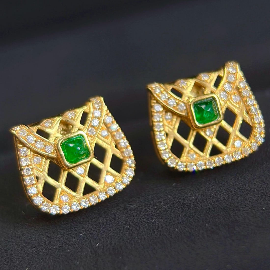 14k Gold 0.48 Ctw Vivid Green Natural Emerald & Diamond Earrings - 3