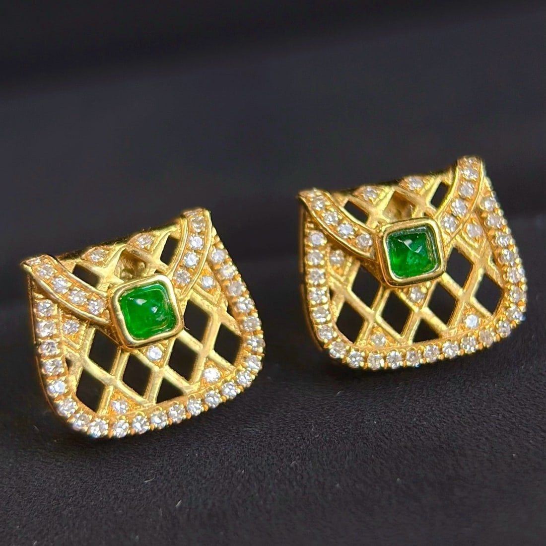 14k Gold 0.48 Ctw Vivid Green Natural Emerald & Diamond Earrings - 4