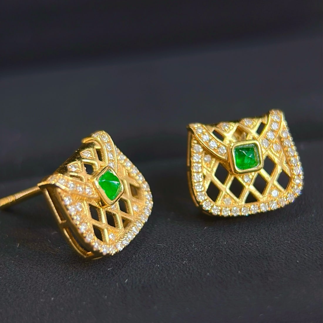 14k Gold 0.48 Ctw Vivid Green Natural Emerald & Diamond Earrings - 6