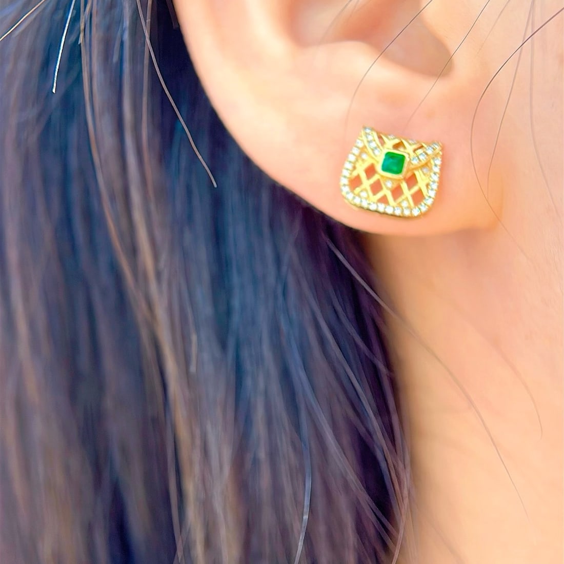 14k Gold 0.48 Ctw Vivid Green Natural Emerald & Diamond Earrings - 7