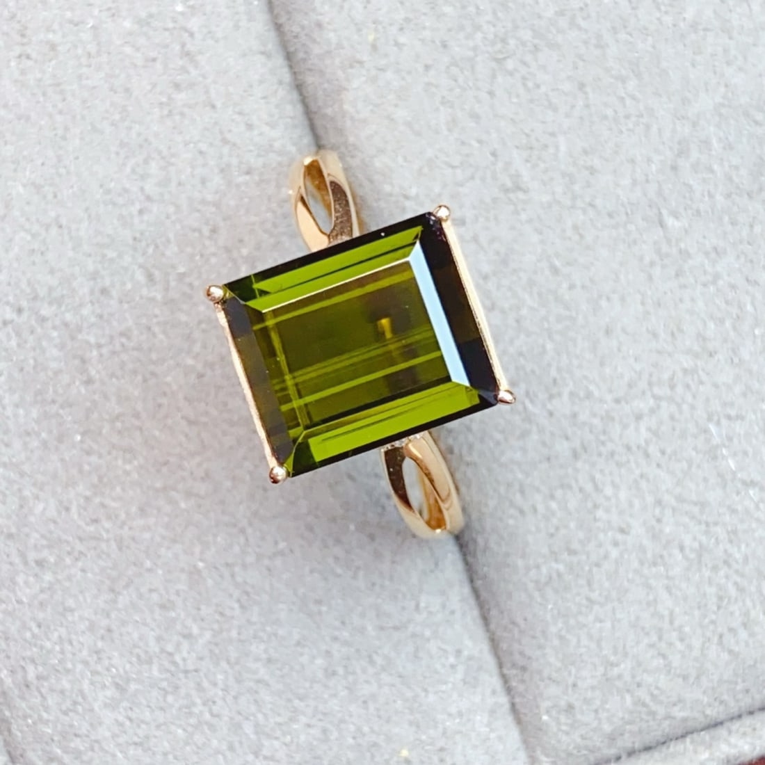 14k Gold 4.32 Ctw Natural Tourmaline & Diamond Ring: Ref:231166080 // gold content:14k gold // ring size:7. 25us // // main gemstone:tourmaline // shape:octagonal // carat weight:4. 3ct // color:green // treatment:natural // // adjacent gemstone 2 :