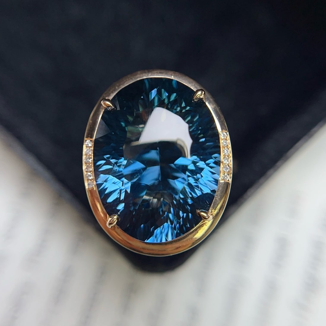 14k Gold 14.50 Ct Natural Topaz & Diamond Ring - 3