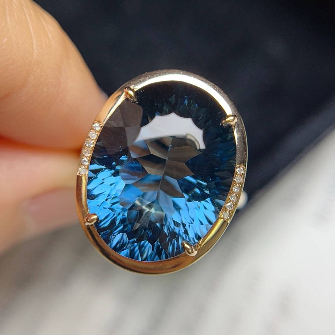 14k Gold 14.50 Ct Natural Topaz & Diamond Ring - 5
