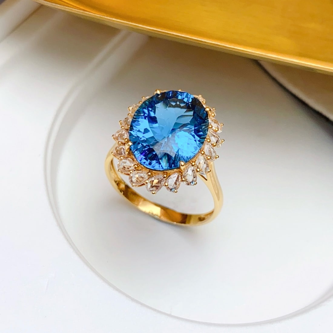 14k Gold 8.30 Ct Natural Topaz & Sapphire Ring: Ref:231166107 // gold content:14k gold // ring size:7. 25us // // main gemstone:topaz // shape:oval // carat weight:8. 30ct // color:blue // treatment:natural // // adjacent gemstone 2 : sapphire //