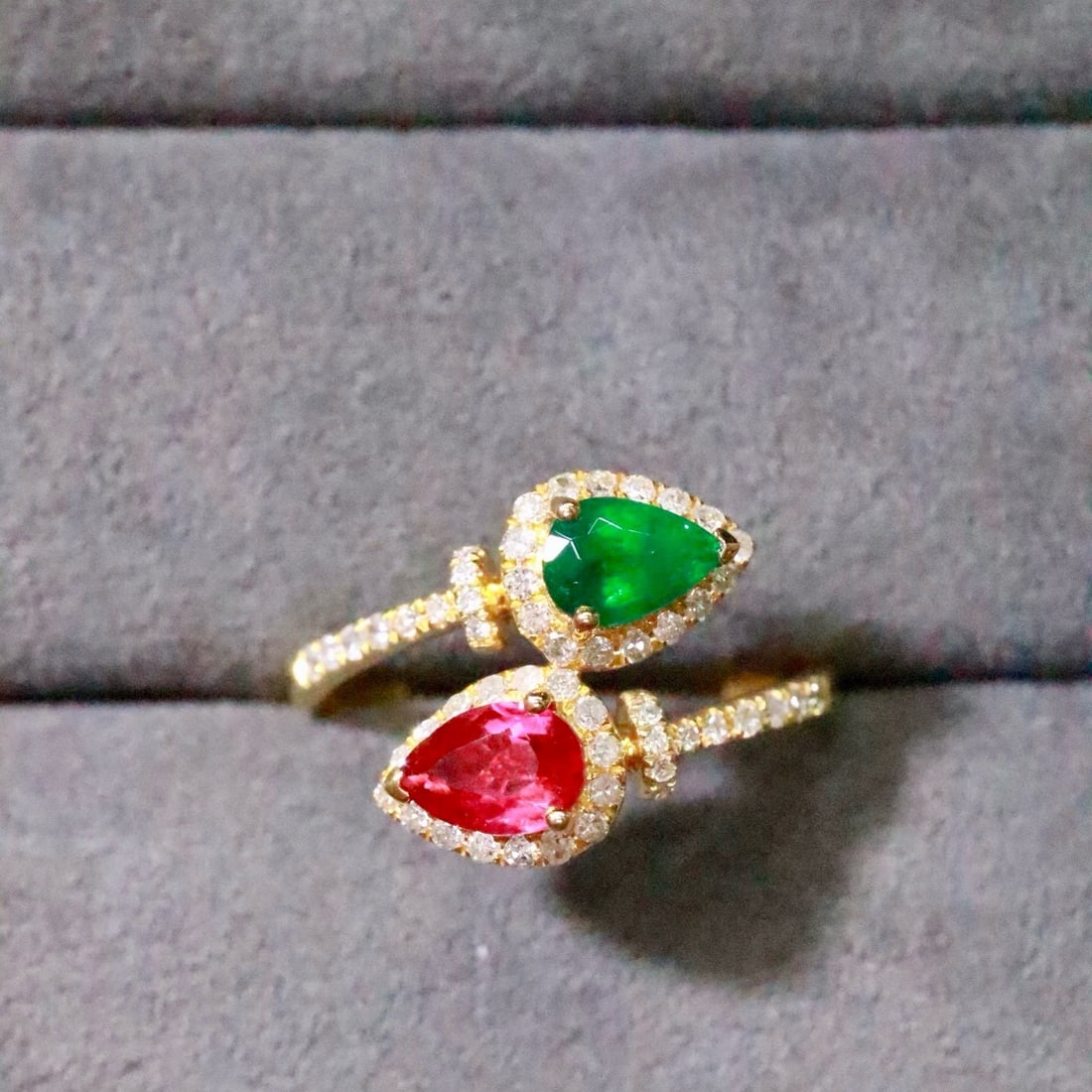 14k Gold 1.03 Ctw Natural Ruby & Emerald & Toi Et Moi Ring: Ref:231166111 // gold content:14k gold // ring size:7. 25us // // main gemstone:ruby // shape:pear // carat weight:0. 58ct // color:red // treatment:natural // // adjacent gemstone 2 : emerald //