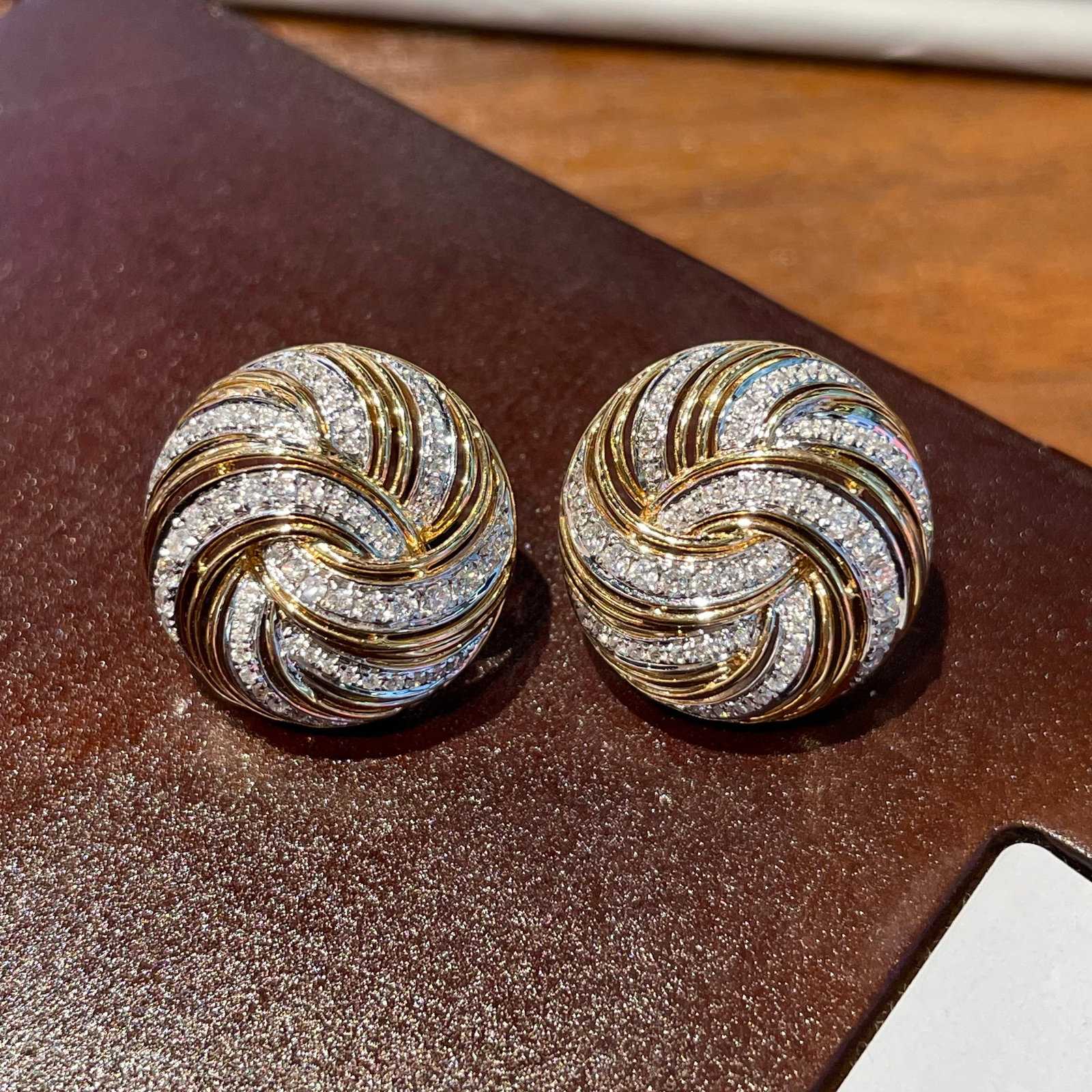 14k Gold 0.5 Ct Natural H Diamond Earrings: Ref:231166133 // gold content:14k gold // main gemstone:diamond // shape:round // carat weight:0. 5ct // clarity grade:vs-si // color:h // treatment:natural // cut grade:g // Condition: New Low