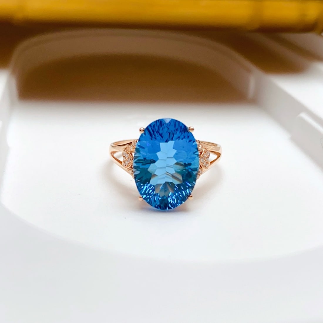 14k Gold 6.80 Ct Natural Topaz & Diamond Ring: Ref:231166137 // gold content:14k gold // ring size:7. 25us // // main gemstone:topaz // shape:oval // carat weight:6. 80ct // color:blue // treatment:natural // // adjacent gemstone 2 : diamond //