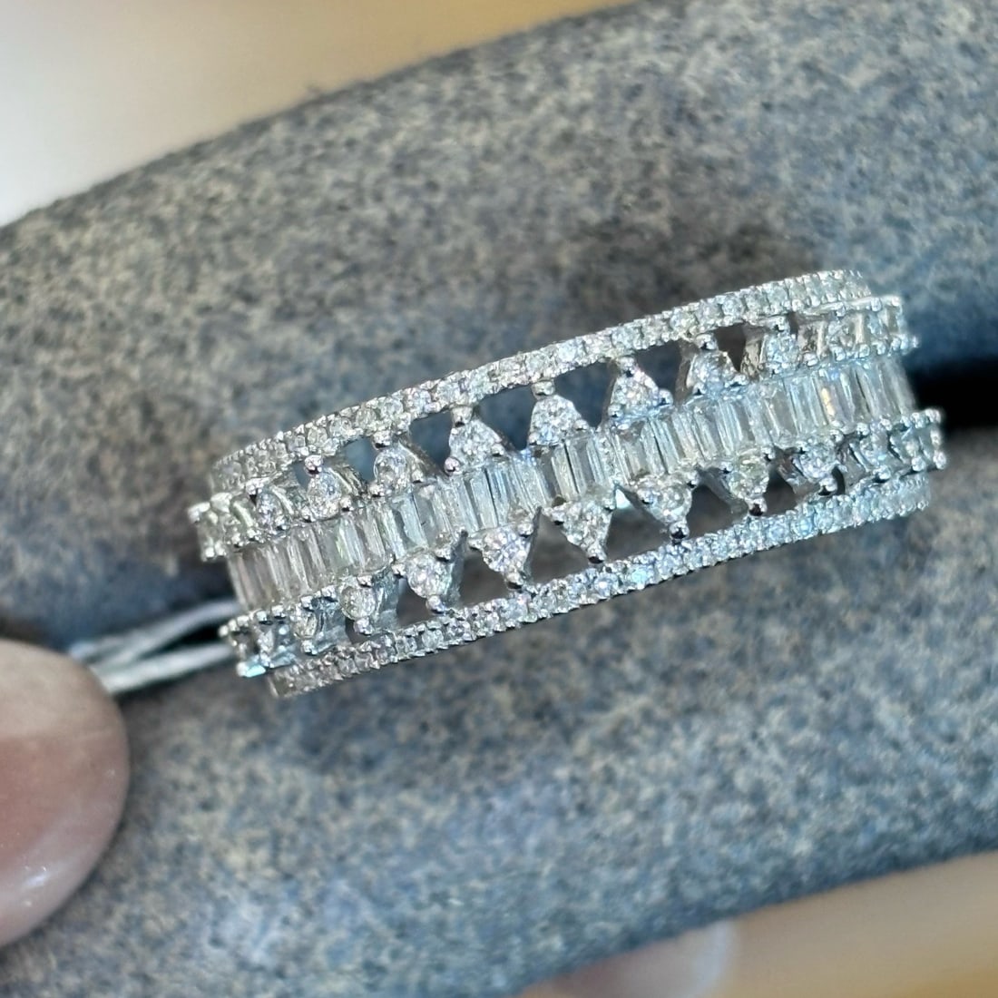 14k Gold 1.1 Ct Natural H Diamond Ring: Ref:231166143 // gold content:14k gold // ring size:7. 25us // // main gemstone:diamond // shape:multiple // carat weight:1. 1ct // clarity grade:vs-si // color:h // treatment:natural // Condition: