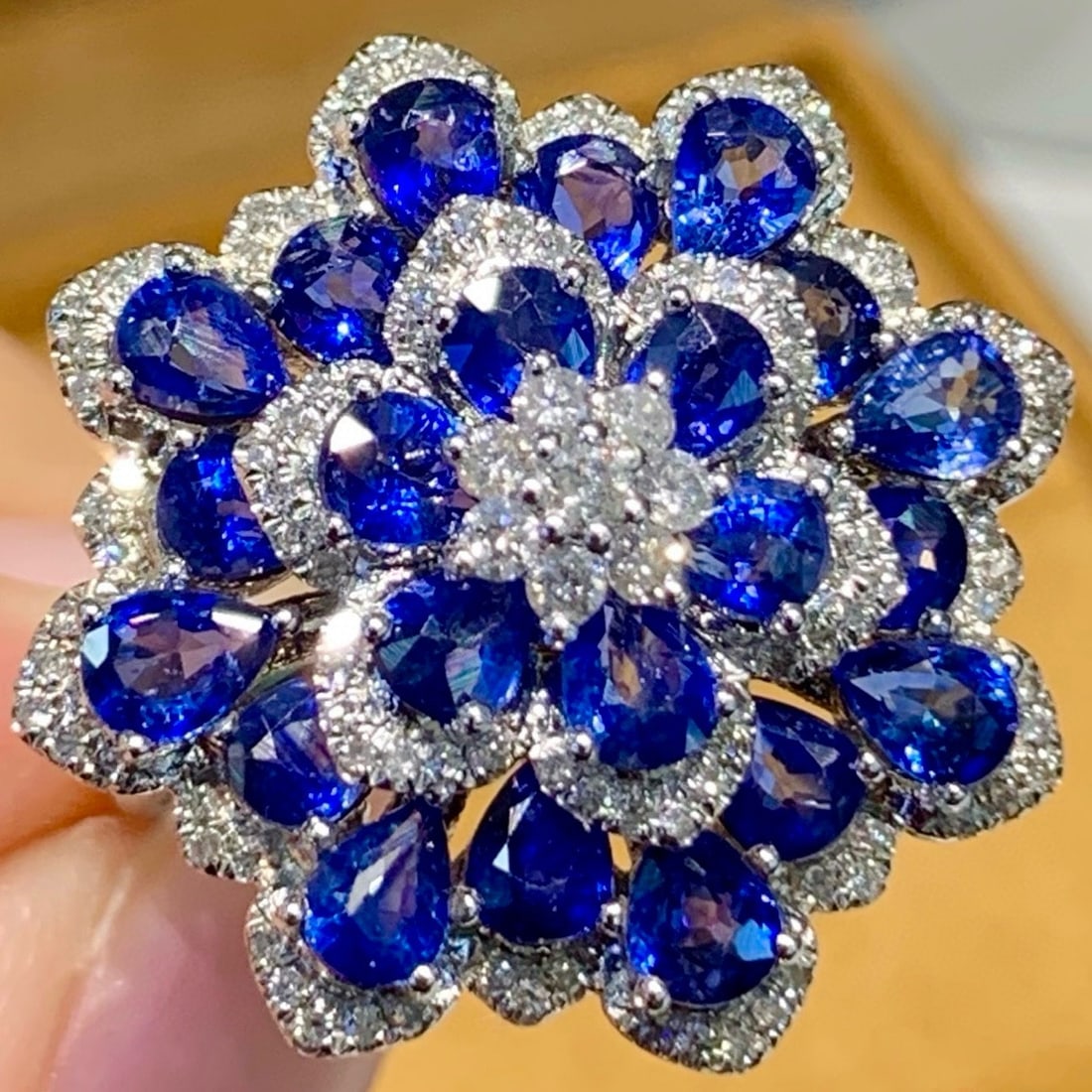 14k Gold 4.2 Ct Natural Sapphire & Diamond Ring: Ref:231166144 // gold content:14k gold // ring size:7. 25us // // main gemstone:sapphire // shape:pear // carat weight:4. 2ct // color:blue // treatment:natural // // adjacent gemstone 2 : diamond //