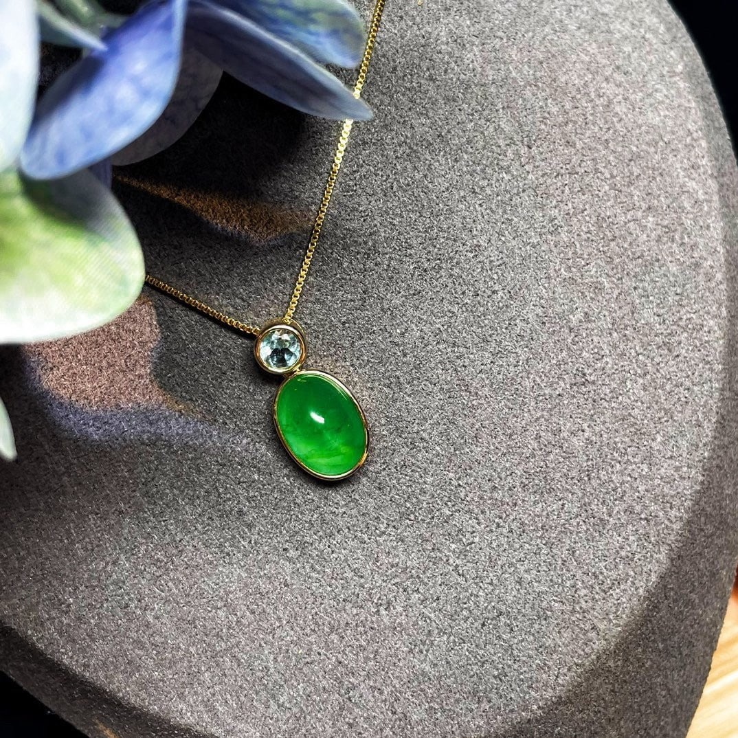 14k Gold 6.65 Ct Natural Emerald & Topaz Pendant( Without Chain ): Ref:231166145 // gold content:14k gold // main gemstone:emerald // shape:oval // carat weight:6. 65ct // color:green // treatment:natural // // adjacent gemstone 2 : topaz // number of stones:1 //