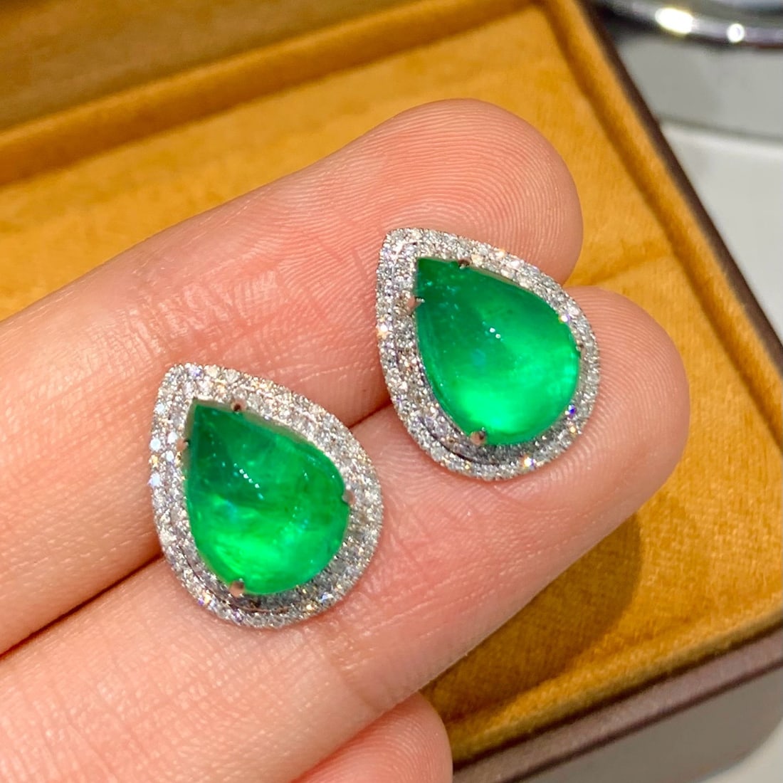 14k Gold 5.6 Ct Natural Emerald & Diamond Earrings (1 of 7)