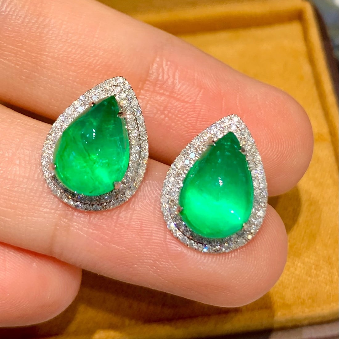 14k Gold 5.6 Ct Natural Emerald & Diamond Earrings - 5