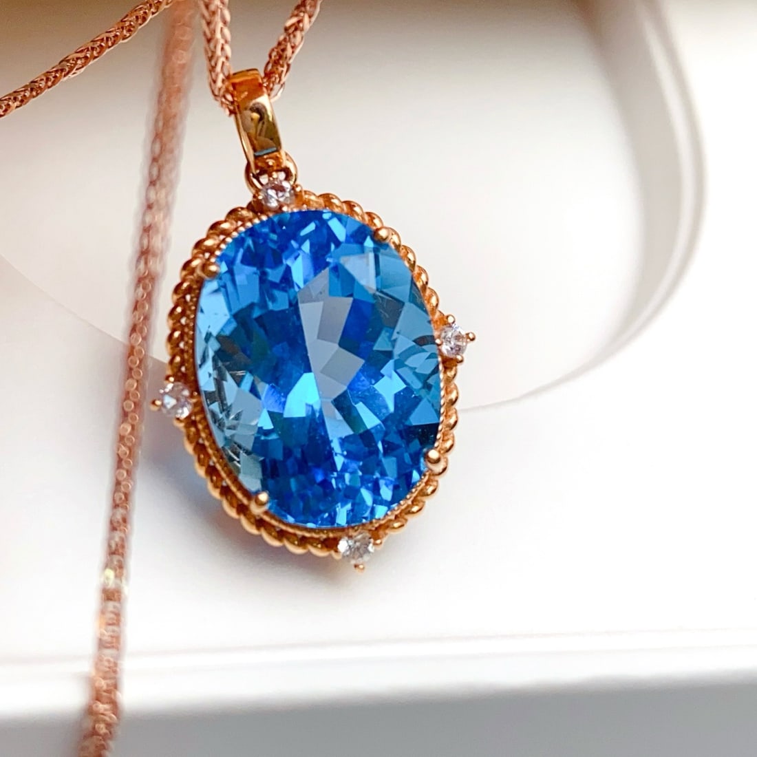 14k Gold 15.00 Ct Natural Topaz & Sapphire Pendant( Without Chain ): Ref:231166149 // gold content:14k gold // main gemstone:topaz // shape:oval // carat weight:15. 00ct // color:blue // treatment:natural // // adjacent gemstone 2 : sapphire // number of stones:4 // sh