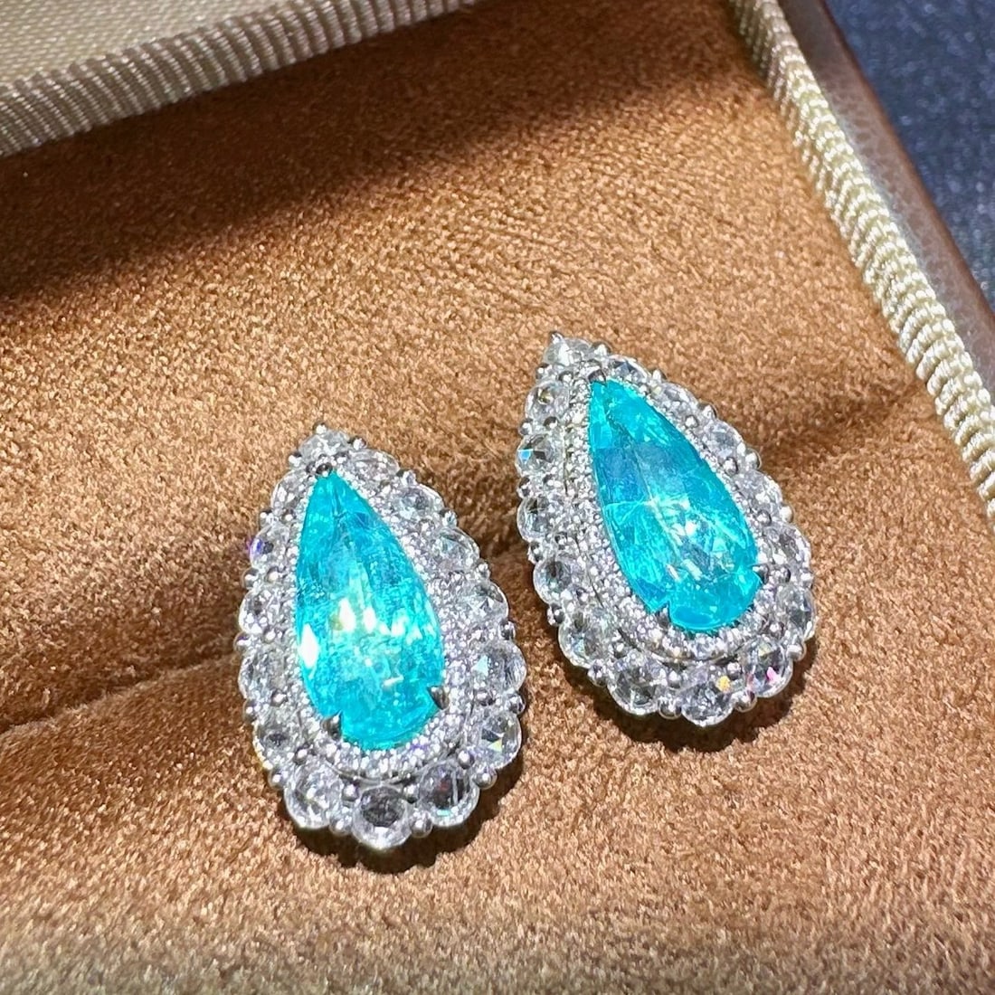 14k Gold 2.77 Ctw Natural Paraiba Tourmaline & Diamond Earrings: Ref:231166155 // gold content:14k gold // main gemstone:paraiba tourmaline // shape:pear // carat weight:1. 88ct // color:blue // treatment:natural // // adjacent gemstone 2 : diamond // shape:round