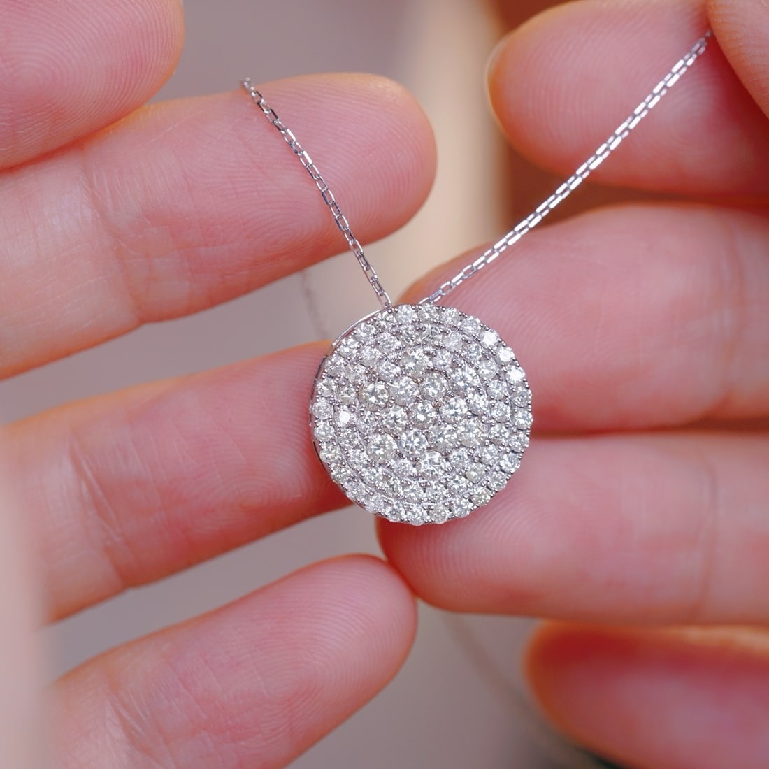 14k Gold 1.00 Ct Natural H Diamond Necklace: Ref:231166156 // gold content:14k gold // main gemstone:diamond // shape:round // carat weight:1. 00ct // clarity grade:vs-si // color:h // treatment:natural // cut grade:g // Low Estimate: 3700