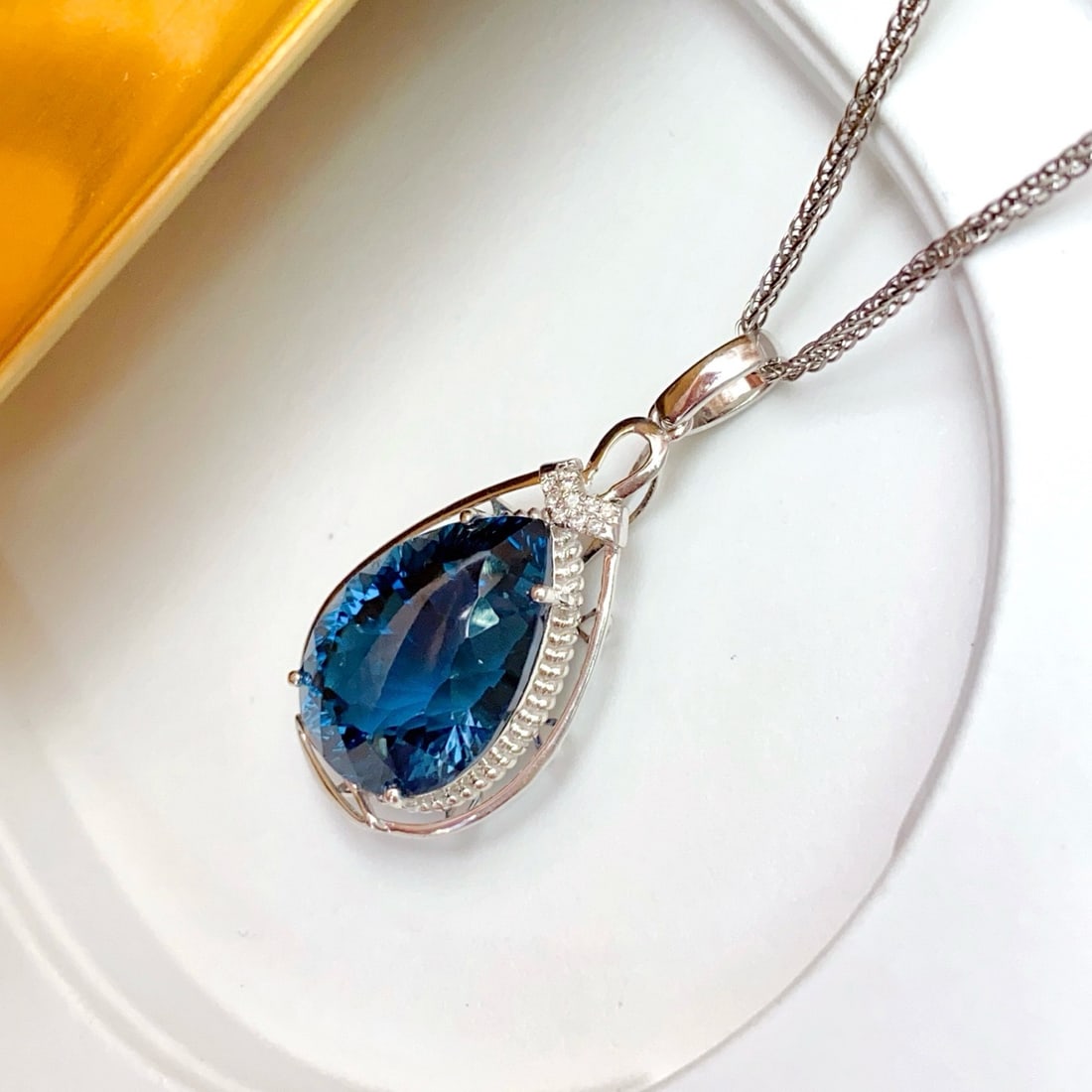 14k Gold 10.70 Ct Natural Topaz & Diamond Pendant( Without Chain ) - 2