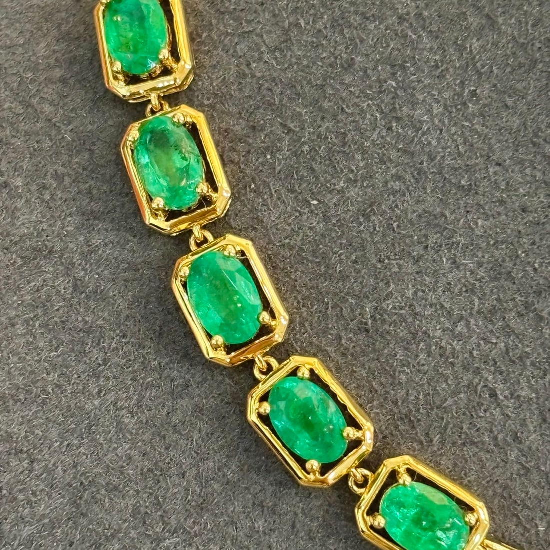 14k Gold 2.7 Ct Natural Emerald Bracelet (1 of 10)