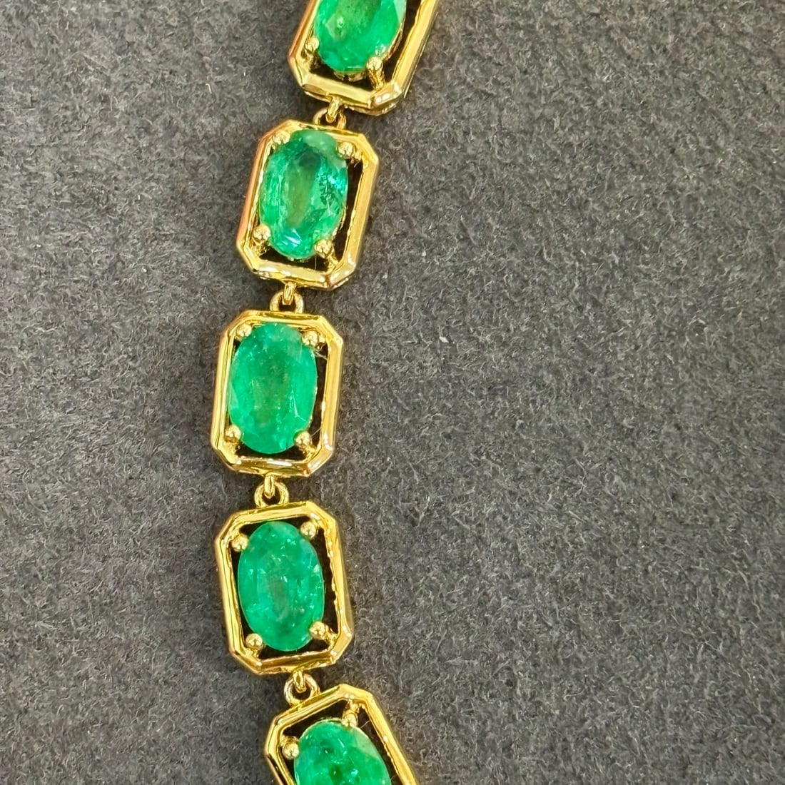 14k Gold 2.7 Ct Natural Emerald Bracelet - 2