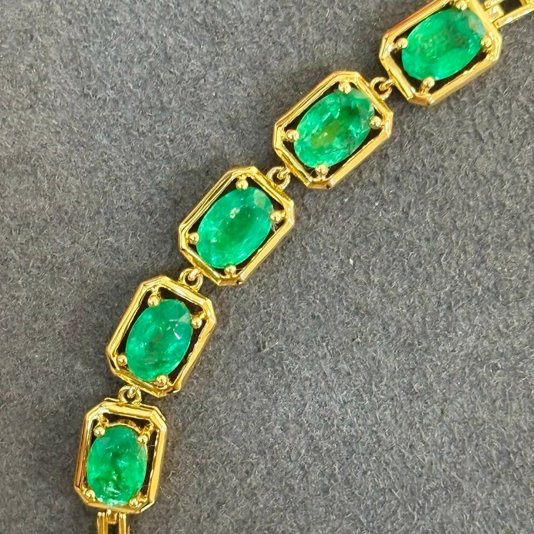 14k Gold 2.7 Ct Natural Emerald Bracelet - 3
