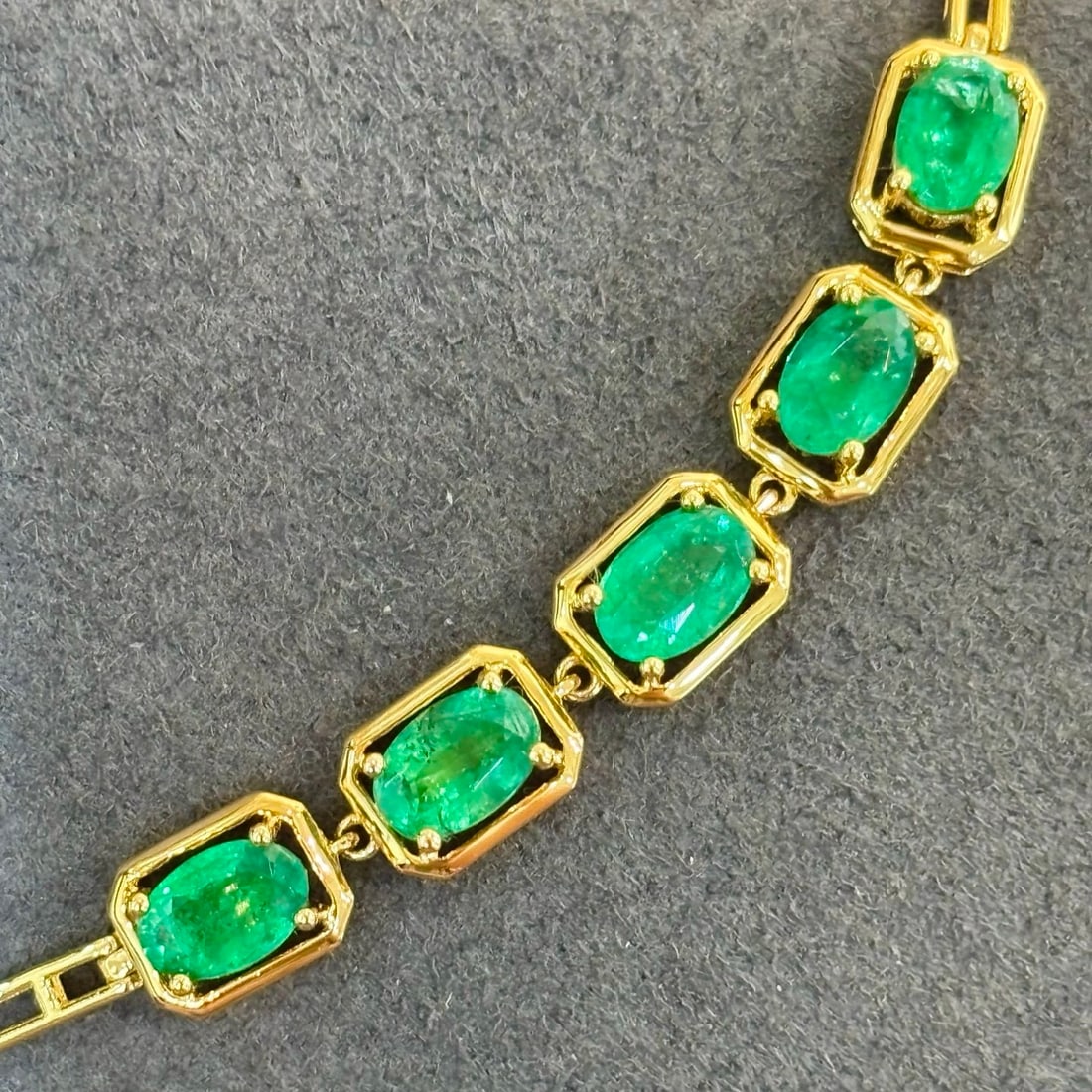 14k Gold 2.7 Ct Natural Emerald Bracelet - 4