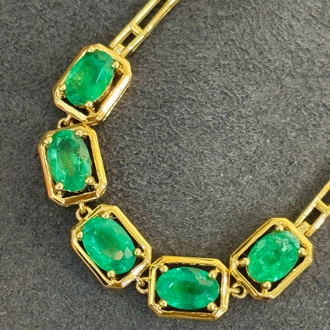 14k Gold 2.7 Ct Natural Emerald Bracelet - 6