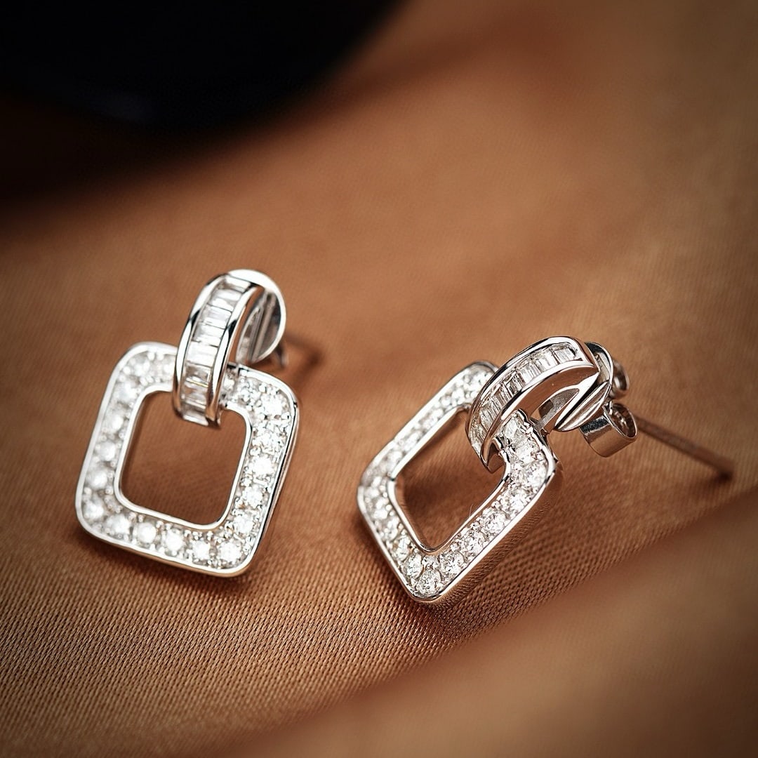 14k Gold 0.44 Ctw Natural H Diamond Earrings: Ref:231166176 // gold content:14k gold // main gemstone:diamond // shape:baguette // carat weight:0. 10ct // clarity grade:vs-si // color:h // treatment:natural // // adjacent gemstone 2 : diamond //