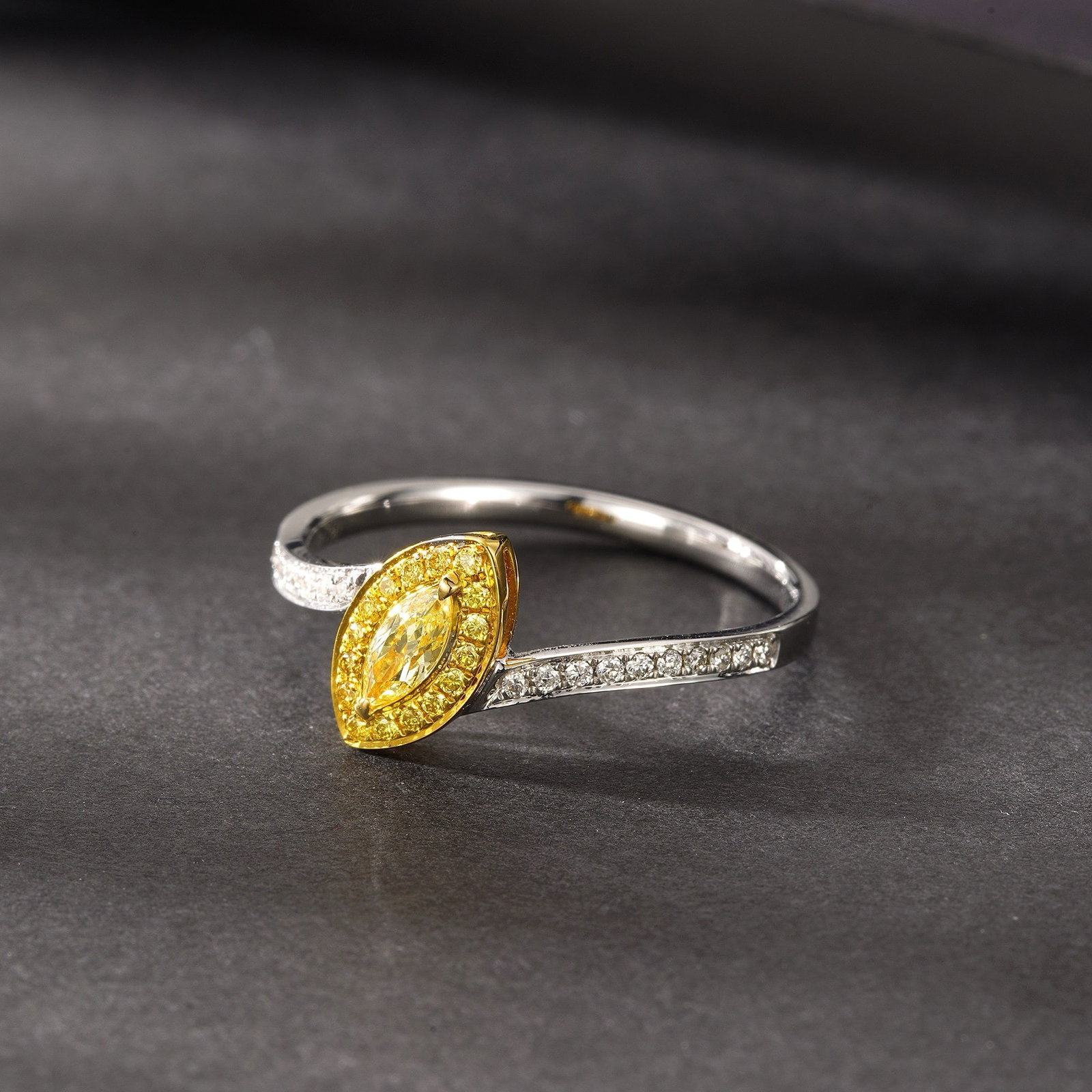 14k Gold 0.20 Ctw Natural Yellow Diamond & Diamond Ring - 3