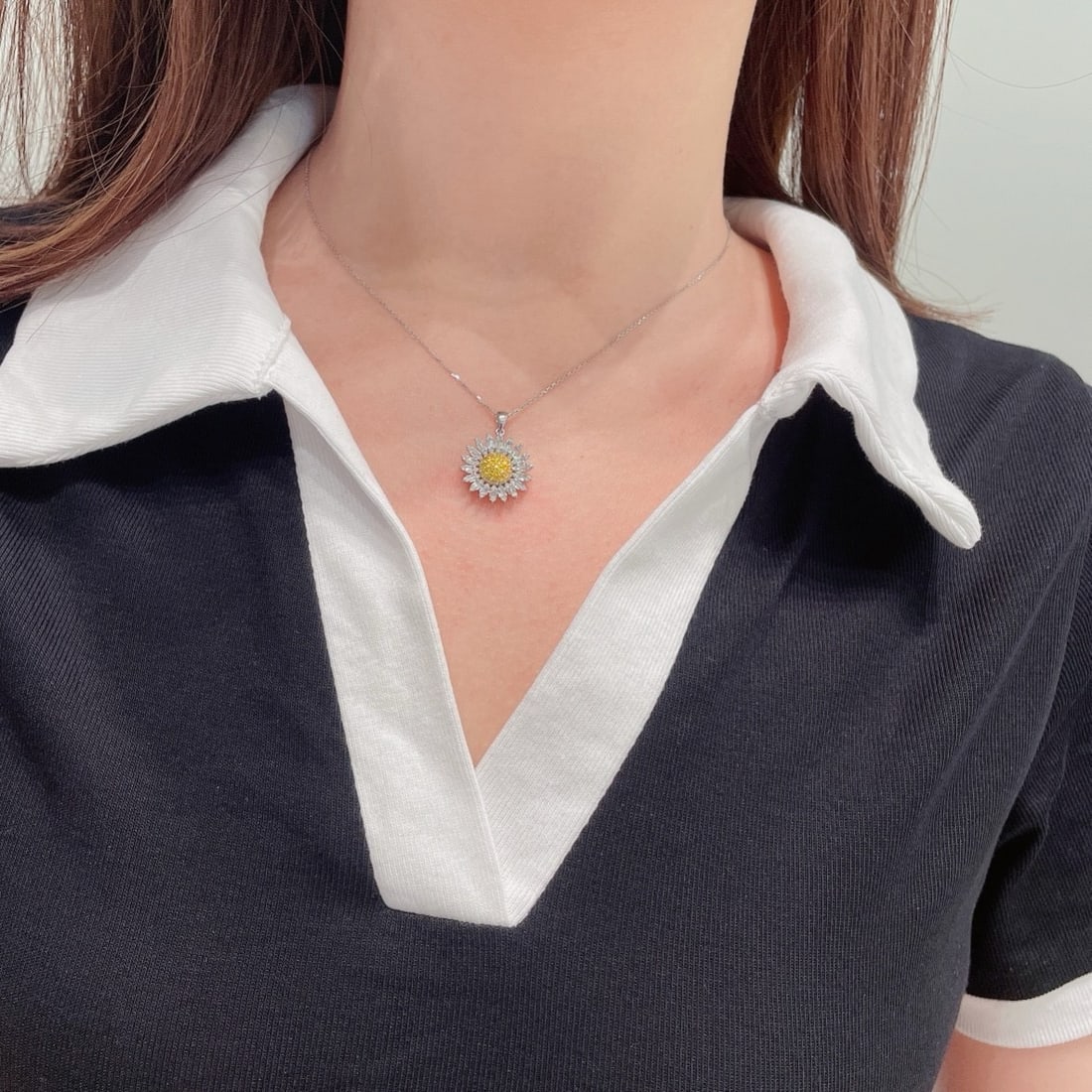 14k Gold 0.58 Ct Natural Color Diamond Necklace - 2
