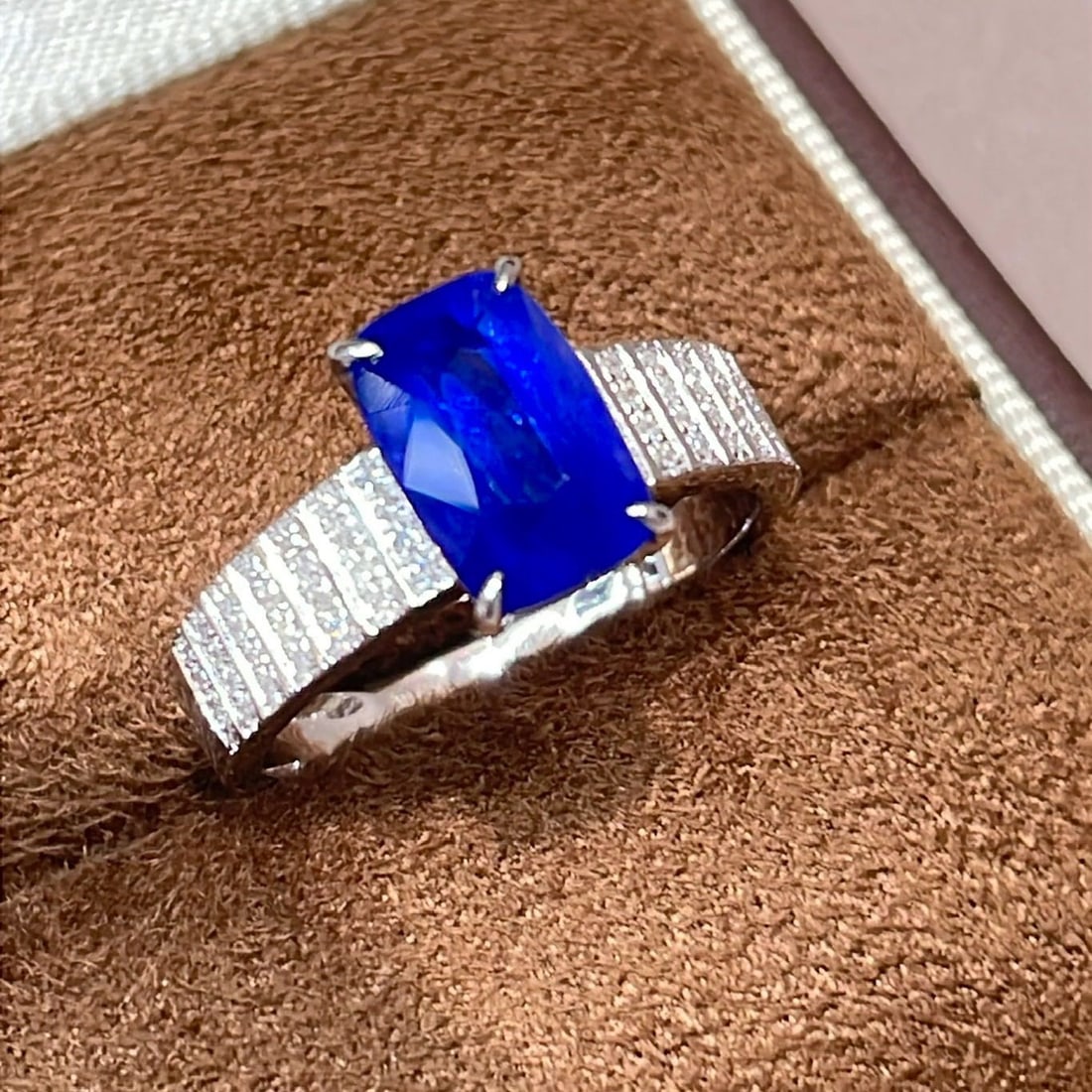 14k Gold 3 Ct Natural Sapphire & Diamond Ring - 4