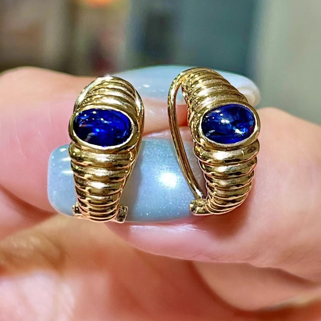 14k Gold 1.27 Ct Natural Sapphire Earrings: Ref:231166206 // gold content:14k gold // main gemstone:sapphire // shape:oval // carat weight:1. 27ct // color:blue // treatment:natural // Low Estimate: 4600 Condition: New High Estimate: 6900