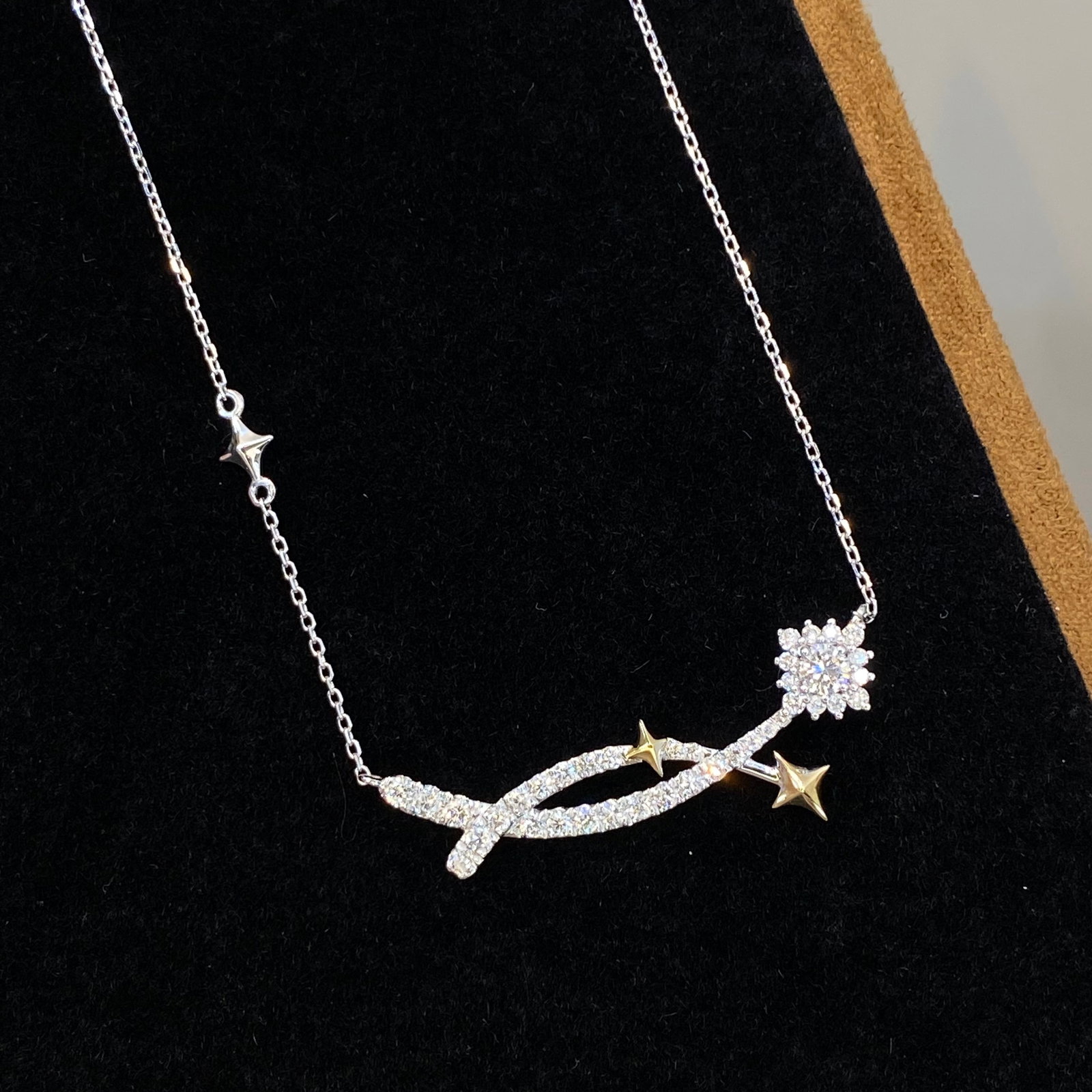 14k Gold 0.65 Ct Natural H Diamond Necklace: Ref:231166209 // gold content:14k gold // main gemstone:diamond // shape:round // carat weight:0. 65ct // clarity grade:vs-si // color:h // treatment:natural // cut grade:g // Low Estimate: 2400