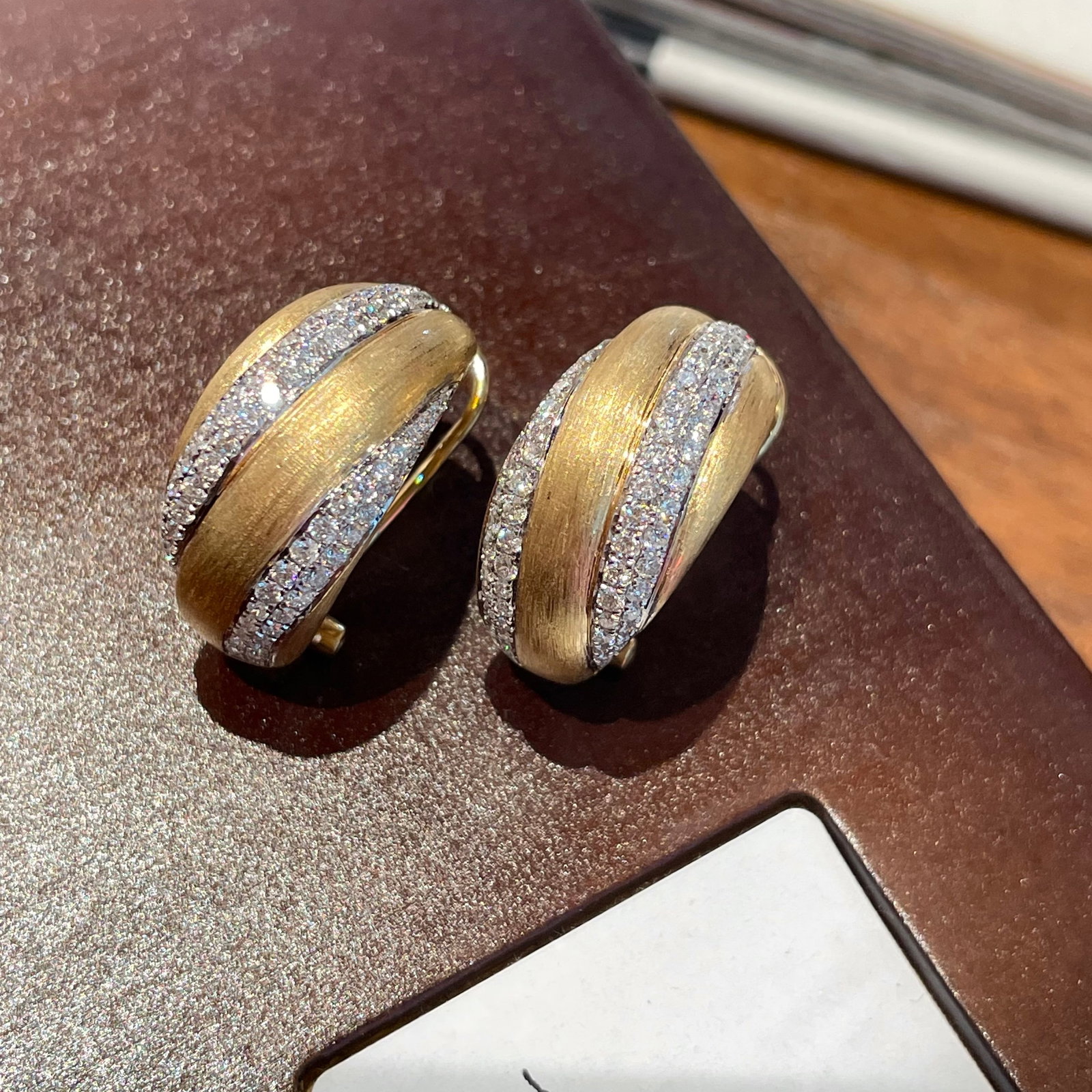 14k Gold 1 Ct Natural H Diamond Earrings: Ref:231166211 // gold content:14k gold // main gemstone:diamond // shape:round // carat weight:1ct // clarity grade:vs-si // color:h // treatment:natural // cut grade:g // Condition: New Low