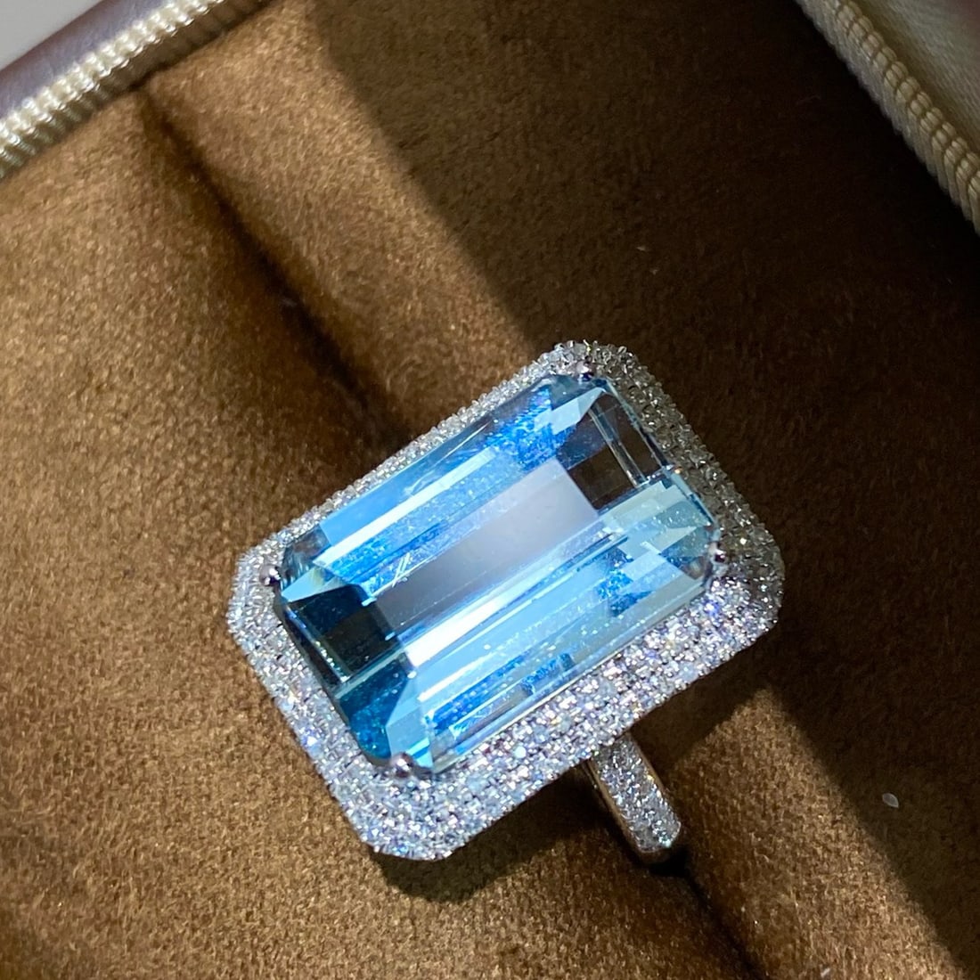 14k Gold 8.05 Ctw Natural Aquamarine & Diamond Ring - 2