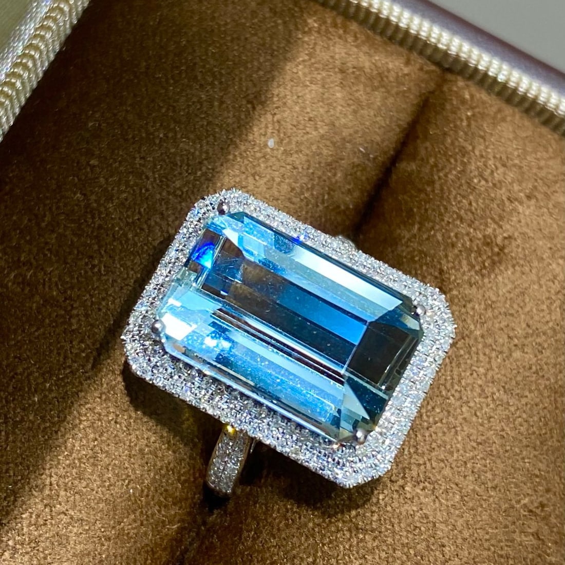 14k Gold 8.05 Ctw Natural Aquamarine & Diamond Ring - 3