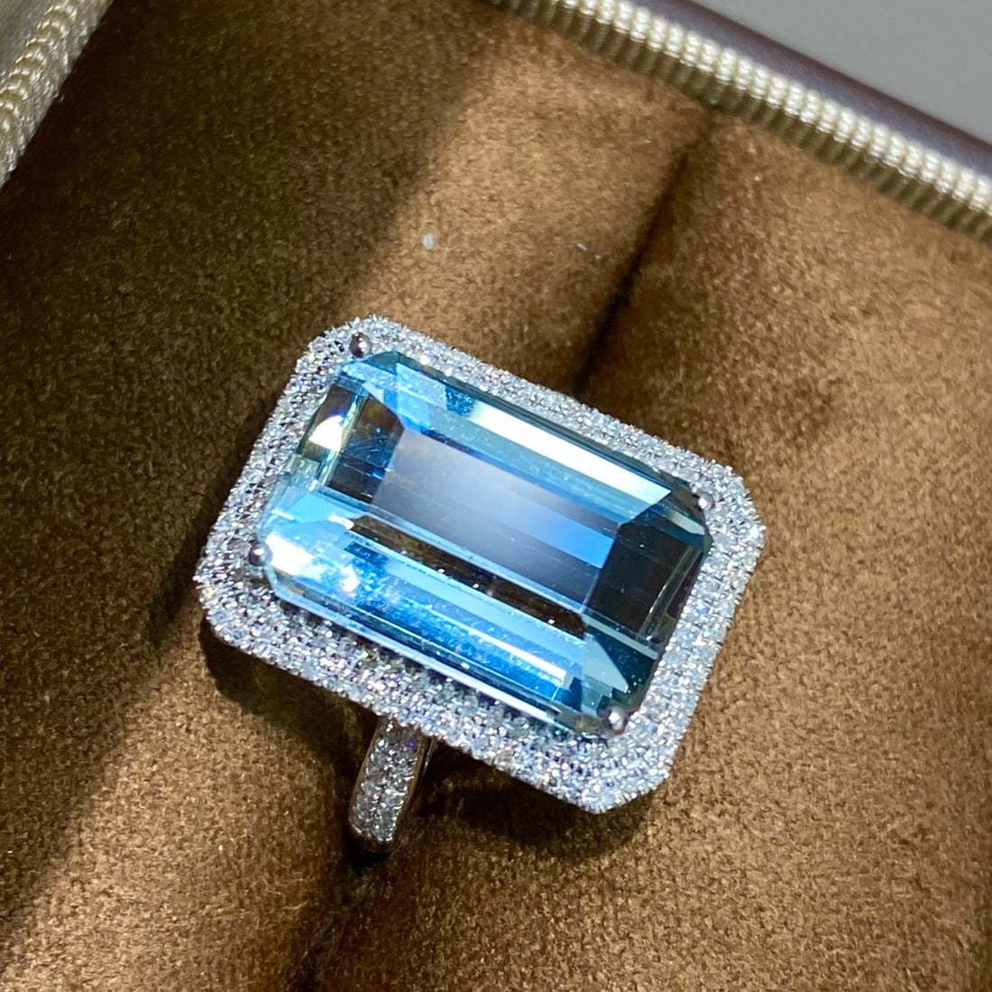 14k Gold 8.05 Ctw Natural Aquamarine & Diamond Ring - 4