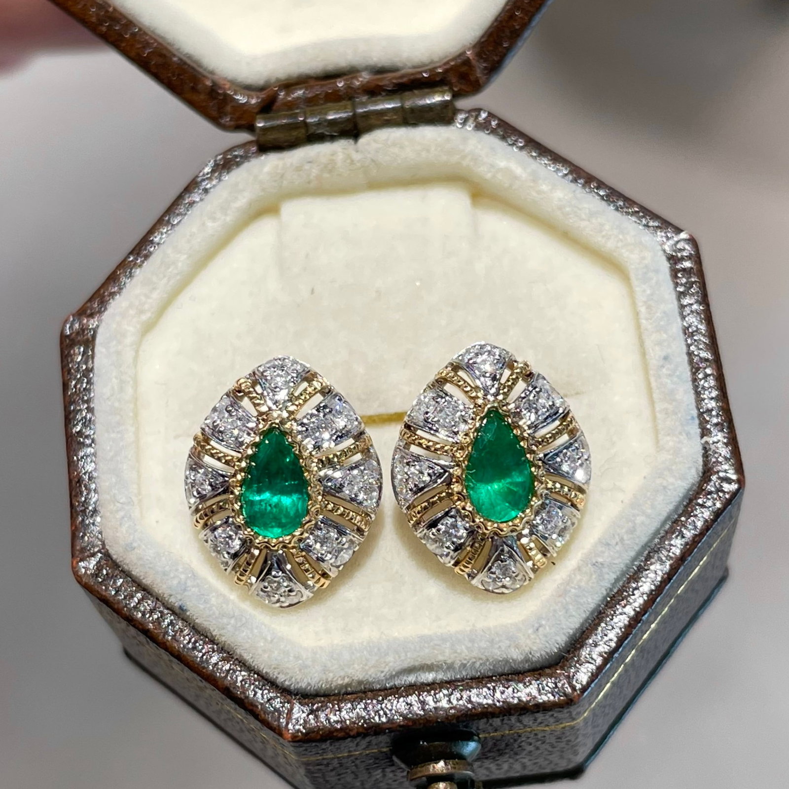 14k Gold 0.38 Ct Natural Emerald & Diamond Earrings - 3