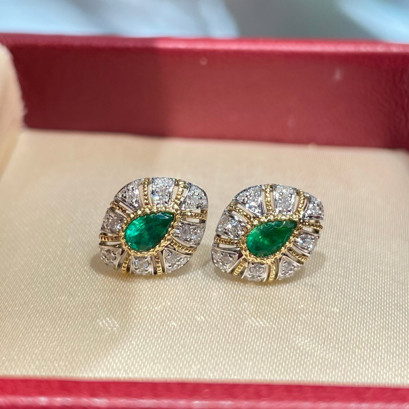 14k Gold 0.38 Ct Natural Emerald & Diamond Earrings - 4