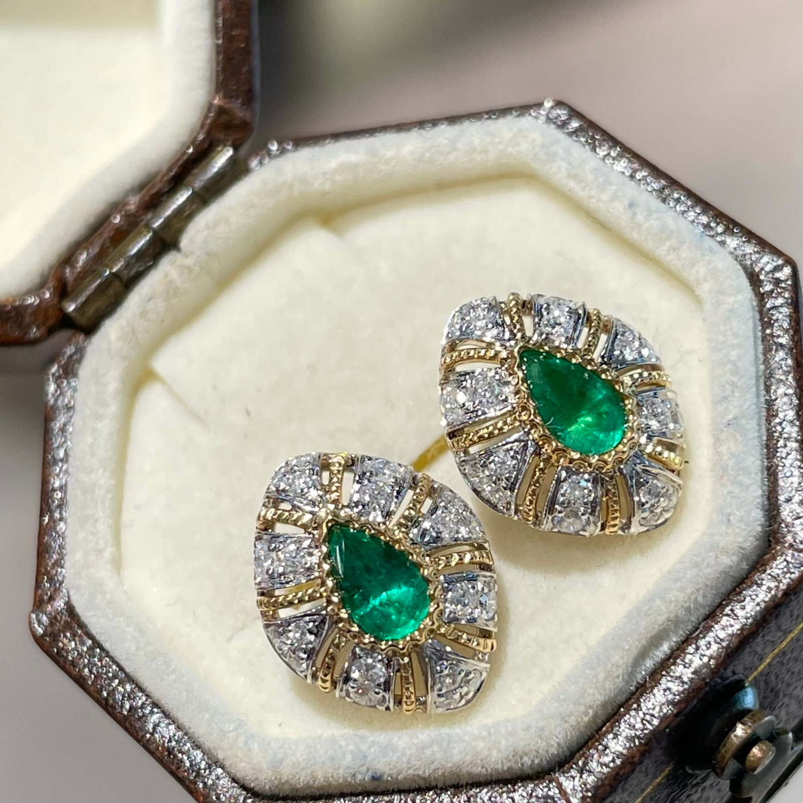 14k Gold 0.38 Ct Natural Emerald & Diamond Earrings - 5