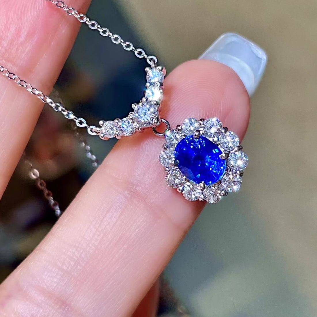 14k Gold 2.00 Ctw Natural Sapphire & Diamond Necklace: Ref:231166219 // gold content:14k gold // main gemstone:sapphire // shape:oval // carat weight:1. 18ct // color:blue // treatment:natural // // adjacent gemstone 2 : diamond // shape:round // carat