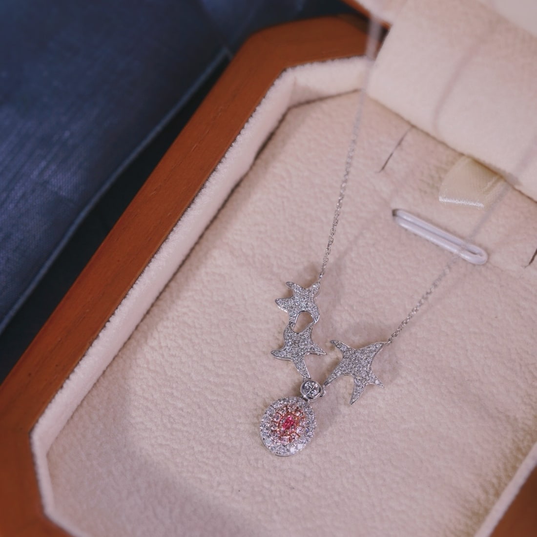 14k Gold 0.52 Ct Natural Color Diamond Necklace: Ref:231166223 // gold content:14k gold // main gemstone:diamond // shape:multiple // carat weight:0. 52ct // clarity grade:vs-si // color:color // treatment:natural // Low Estimate: 2600 High
