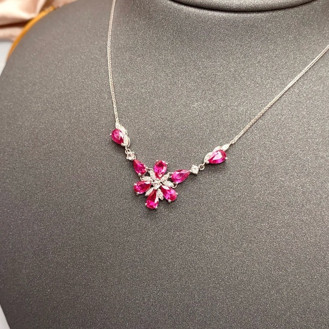 14k Gold 2.83 Ct Natural Ruby & Diamond & Sapphire Necklace: Ref:231166224 // gold content:14k gold // main gemstone:ruby // shape:pear // carat weight:2. 83ct // color:red // treatment:natural // // adjacent gemstone 2 : diamond // number of stones:24 //