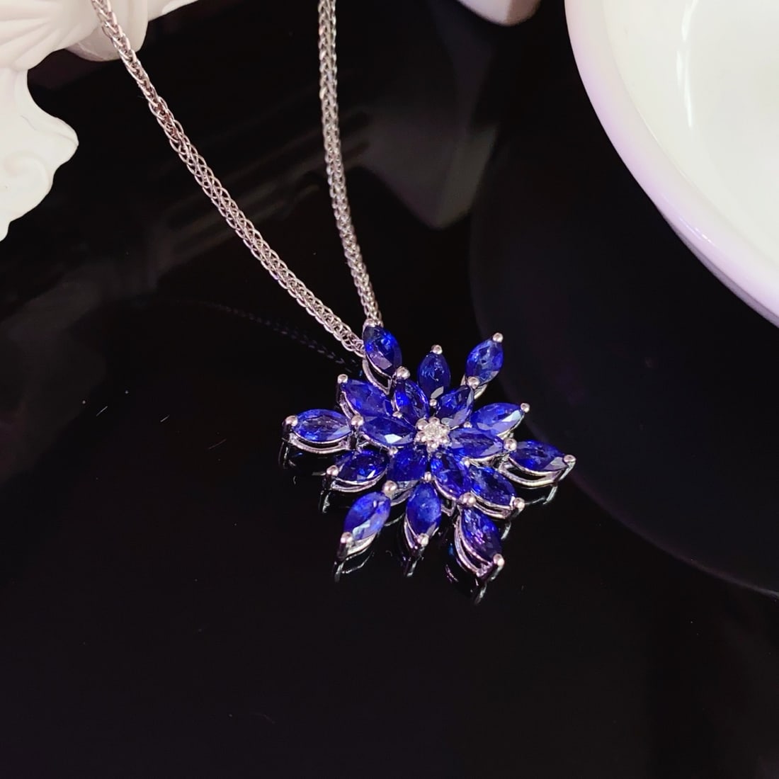 14k Gold 3.50 Ct Natural Sapphire & Diamond Pendant( Without Chain ): Ref:231166225 // gold content:14k gold // main gemstone:sapphire // shape:marquise // carat weight:3. 50ct // color:blue // treatment:natural // // adjacent gemstone 2 : diamond // number of stones:1