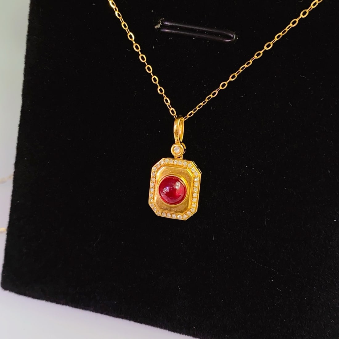14k Gold 0.85 Ct Natural Ruby & Diamond Necklace: Ref:231166227 // gold content:14k gold // main gemstone:ruby // shape:round // carat weight:0. 85ct // color:red // treatment:natural // cut grade:g // // adjacent gemstone 2 : diamond // number of st