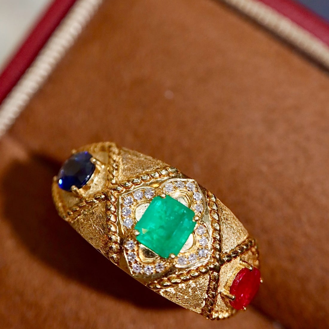 14k Gold 1.24 Ctw Natural Ruby & Sapphire & Emerald & Diamond Ring: Ref:231166242 // gold content:14k gold // ring size:7. 25us // // main gemstone:ruby & sapphire & emeral // shape:oval & octagonal // carat weight:1. 2ct // color:red & blue & green //