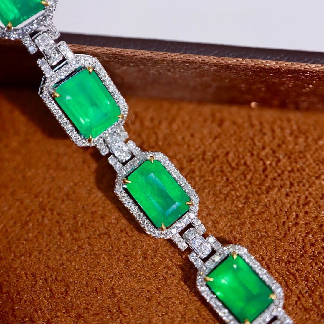 14k Gold 7.57 Ctw Natural Emerald & Diamond Bracelet - 4