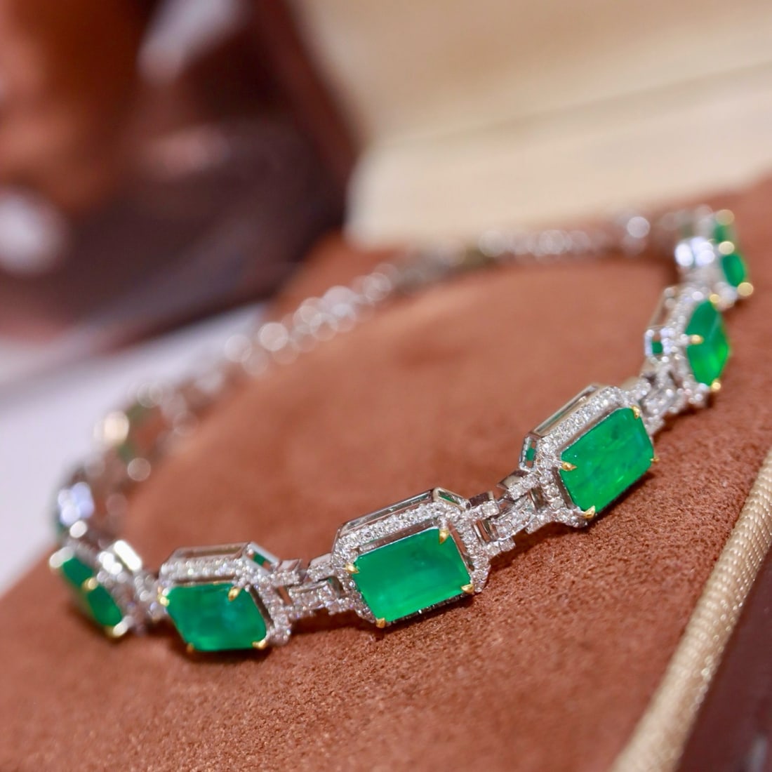 14k Gold 7.57 Ctw Natural Emerald & Diamond Bracelet - 5