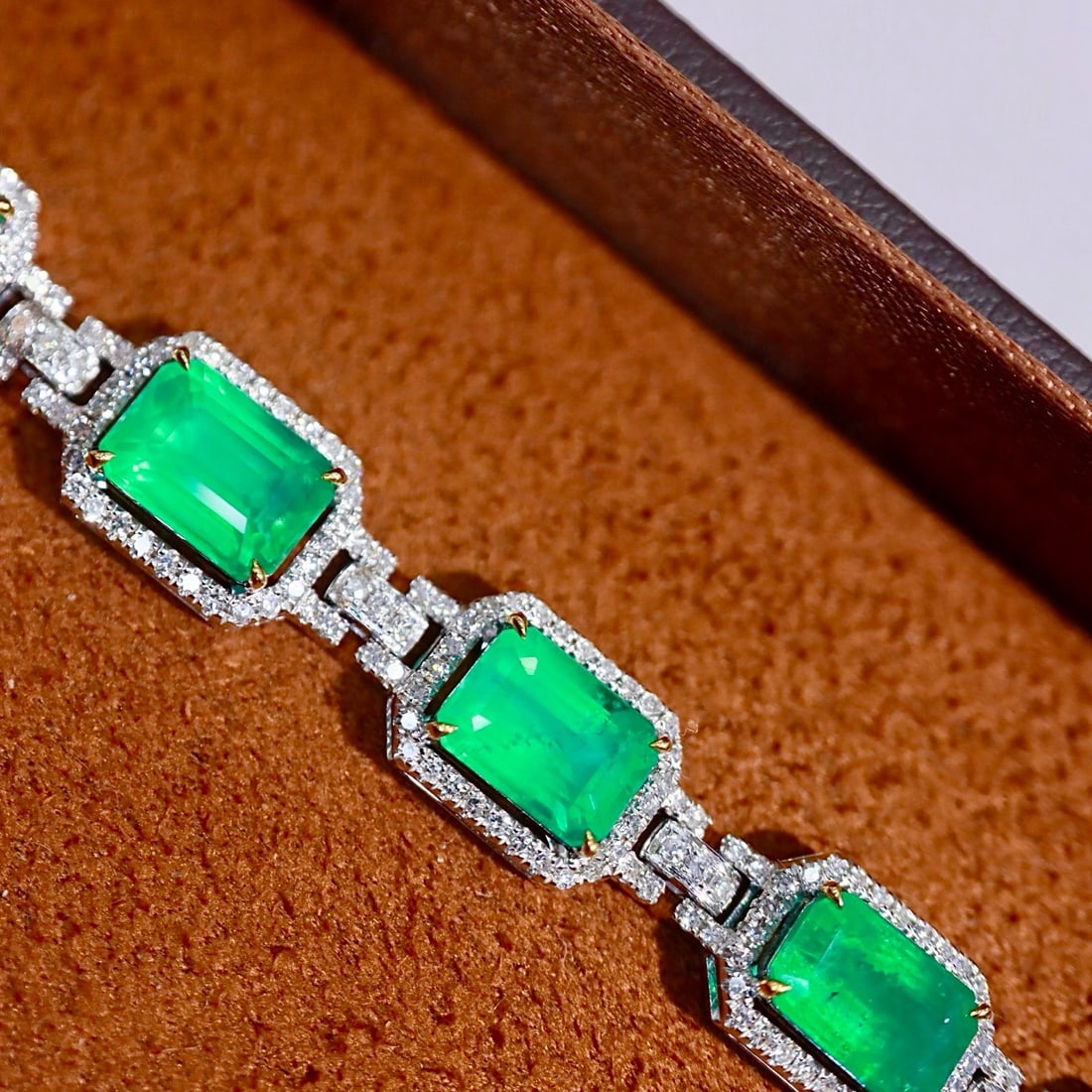 14k Gold 7.57 Ctw Natural Emerald & Diamond Bracelet - 7