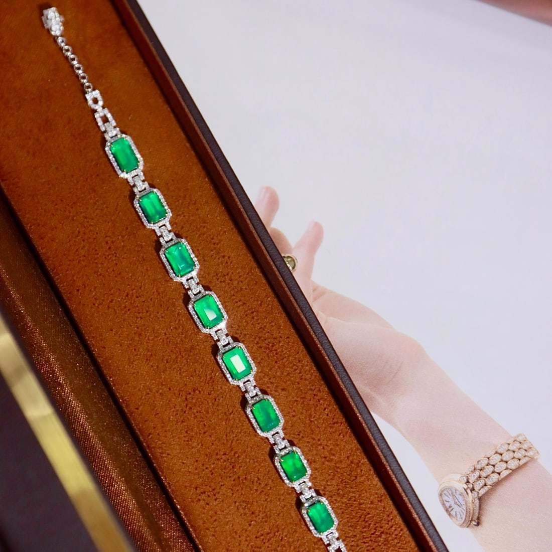 14k Gold 7.57 Ctw Natural Emerald & Diamond Bracelet - 8