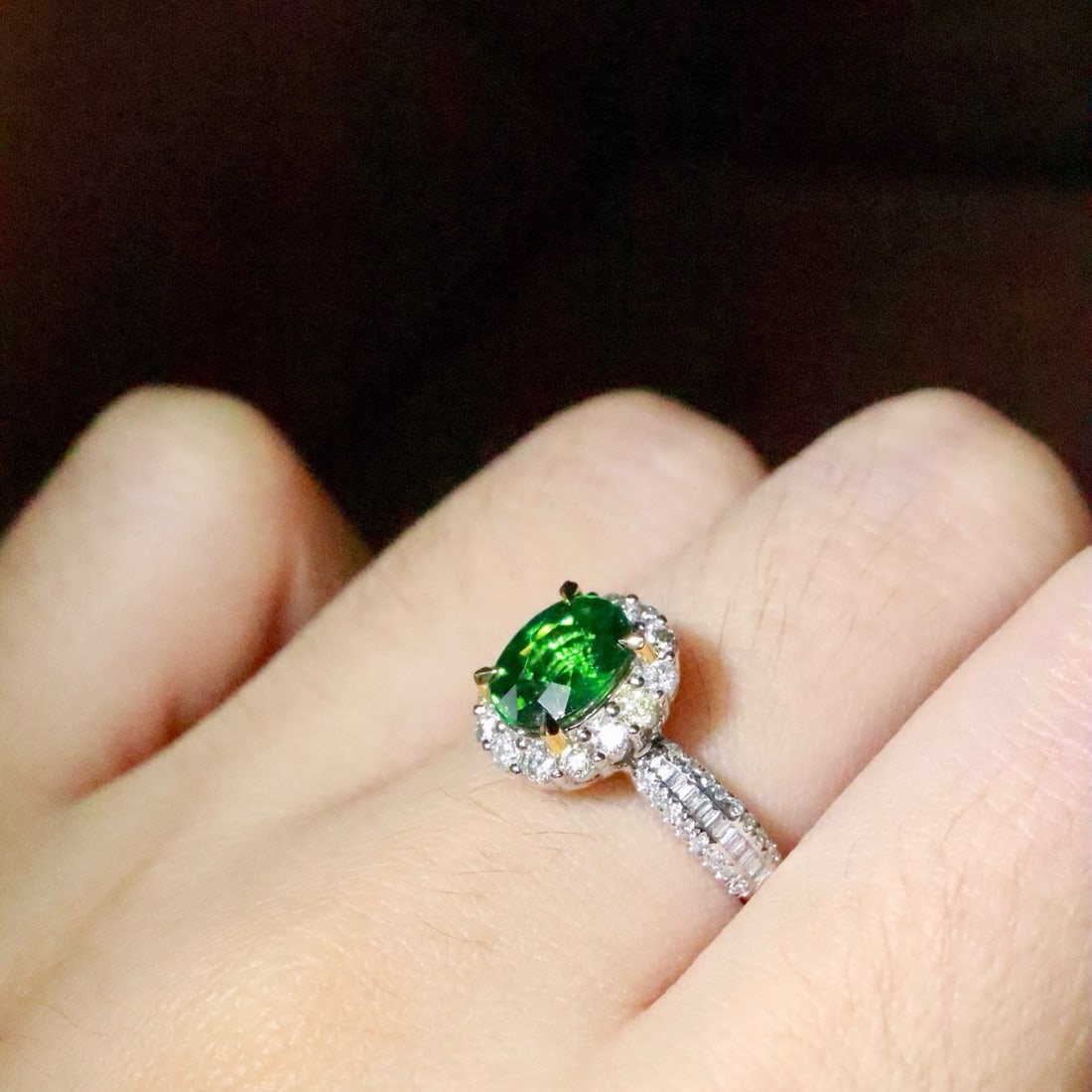 14k Gold 1.67 Ctw Natural Tsavorite & Diamond Ring: Ref:231166263 // gold content:14k gold // ring size:7. 25us // // main gemstone:tsavorite // shape:oval // carat weight:1. 18ct // color:green // treatment:natural // // adjacent gemstone 2 : diamond